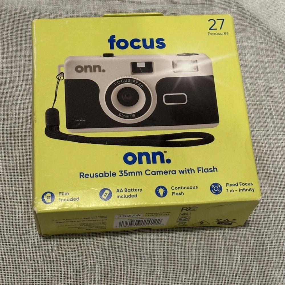 NEW - ONN Focus Reusable 35mm Camera w/ Flash - Black/Silver - 27 Exposures
